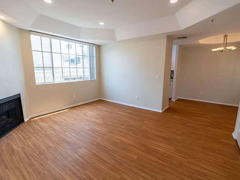114 North Doheny Drive — Photo 20