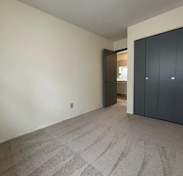 700-728 Waskin Dr — Photo 1