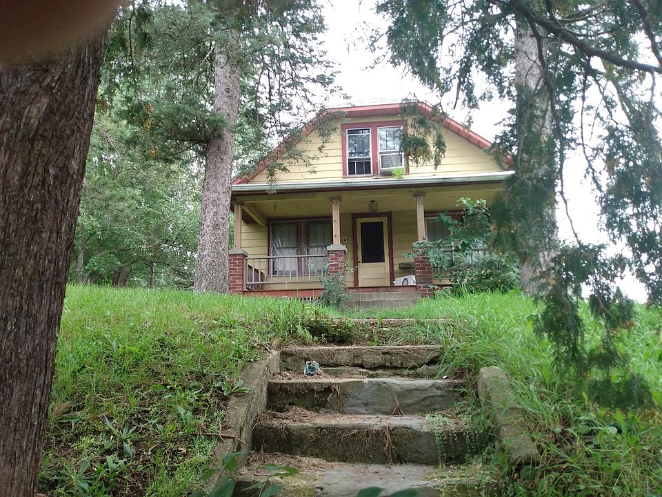 2nd image of 660 N Warren Ave