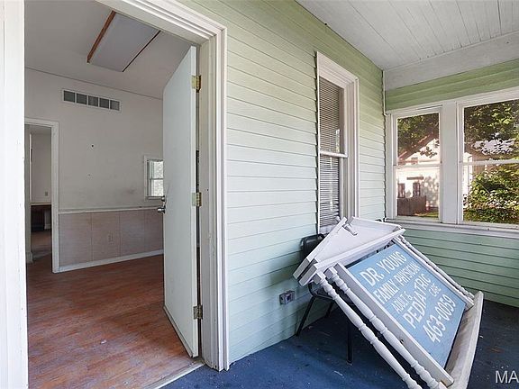 3rd image of 2801 Brown St