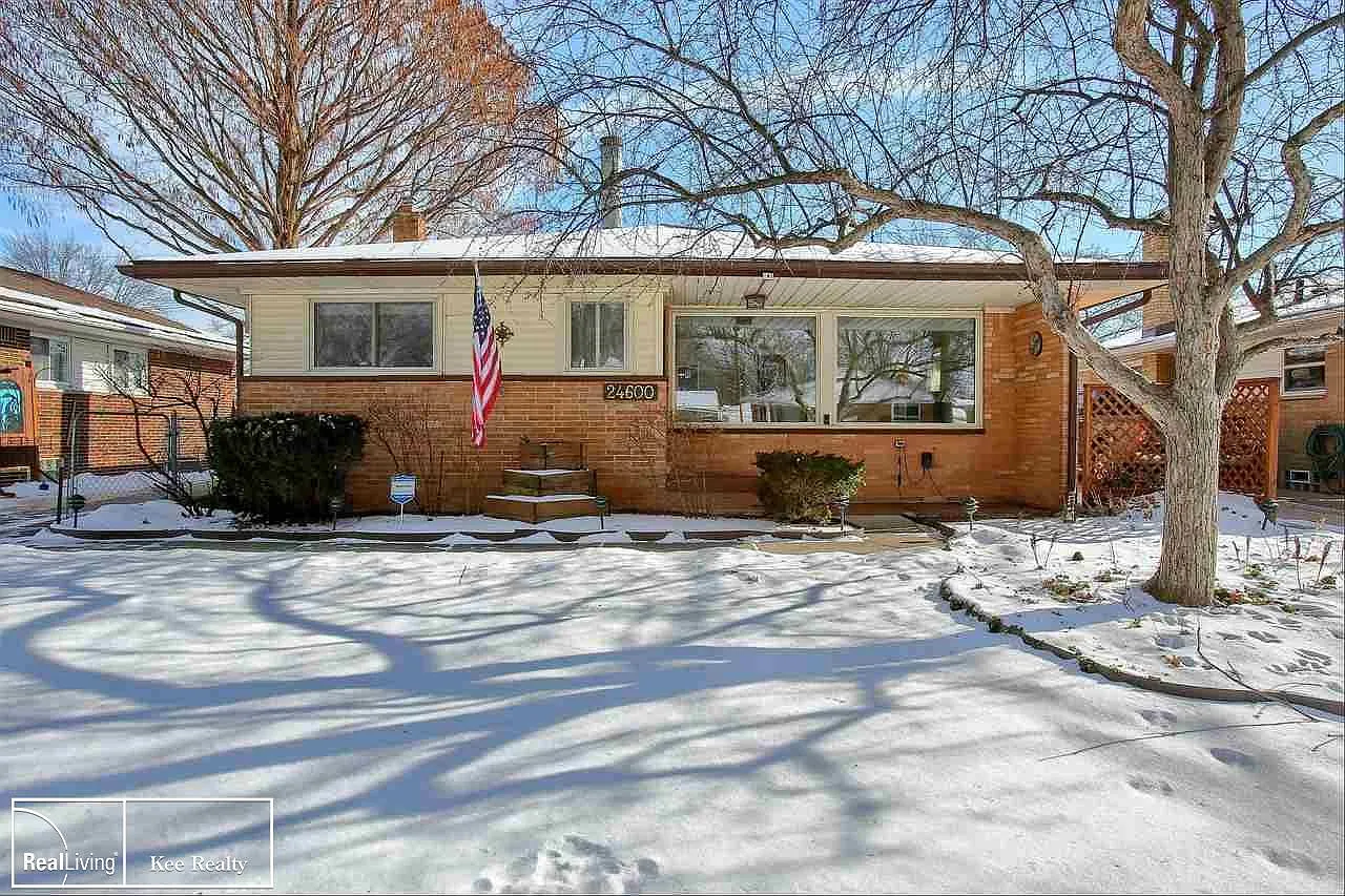 24600 Princeton St photo 1