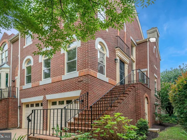 3834 Charles Ave, Alexandria, VA 22305
