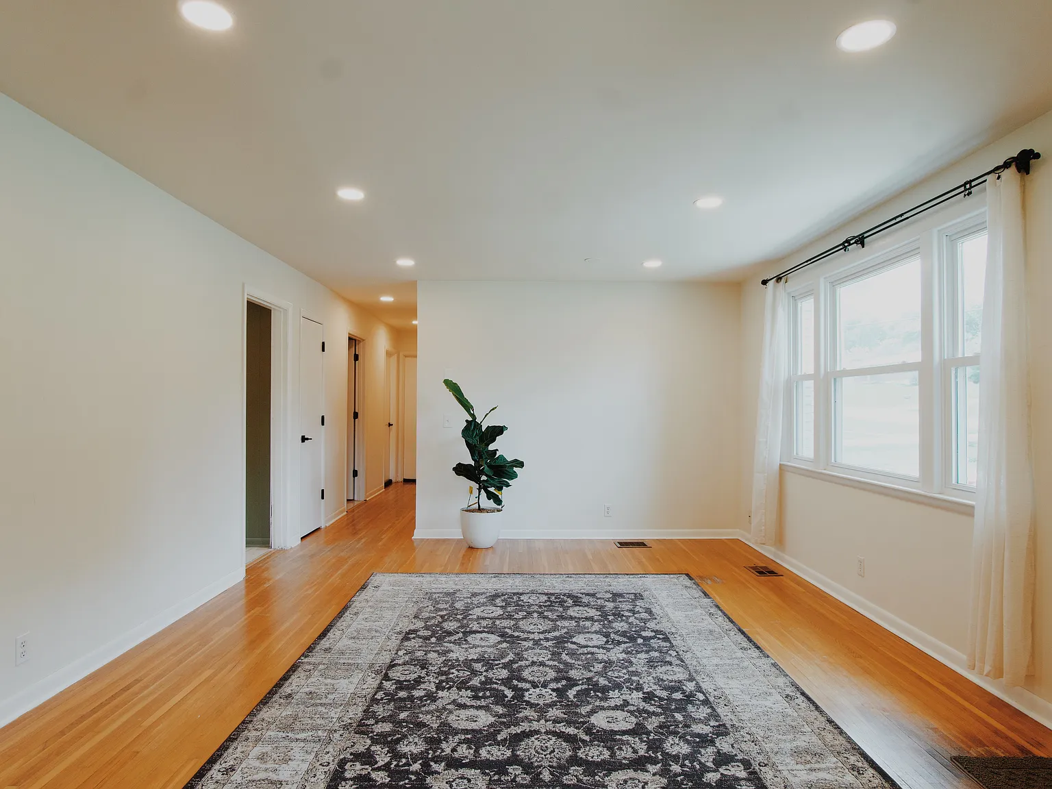3 bed, 1368 sqft, $700 — Photo 3