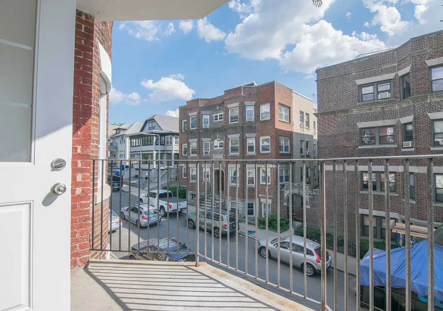 Large 4 bed in Allston — Photo 2