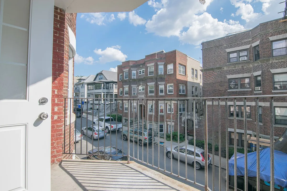 Building Photo - 38 Boulevard Ter #2