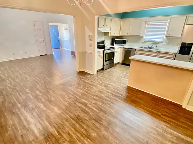 7036 Stoneybrook Dr — Photo 5