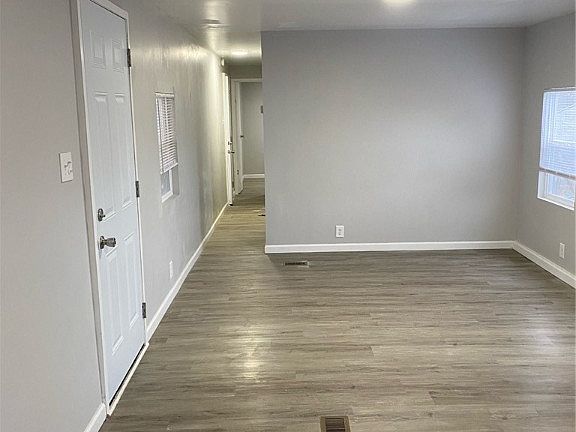 4th image of 72 Hyland Dr