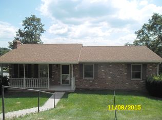 633 Essex Dr, Staunton, VA 24401