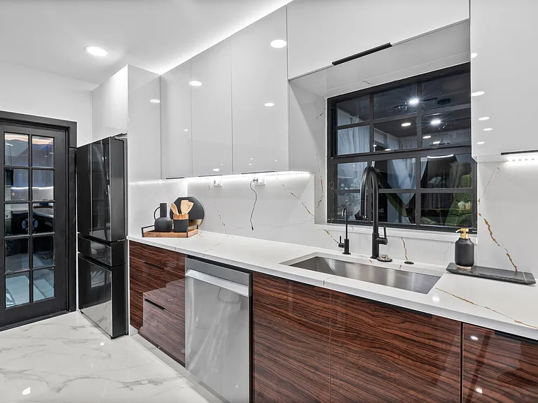 516 Royal Plaza Dr — Photo 31