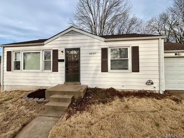 1219 Esquire Dr, Saint Louis, MO 63137