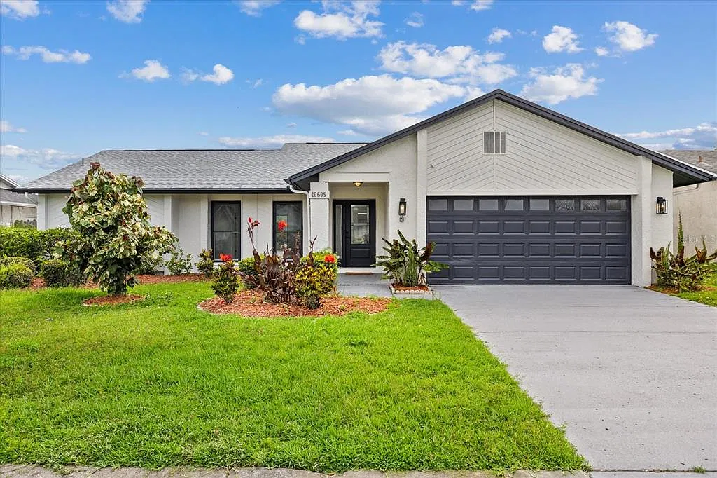 4 bed, 2.0 bath, 1702 sqft, $3,295 — Photo 1