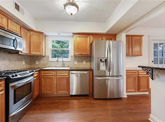 5th image of 6021 Catina St