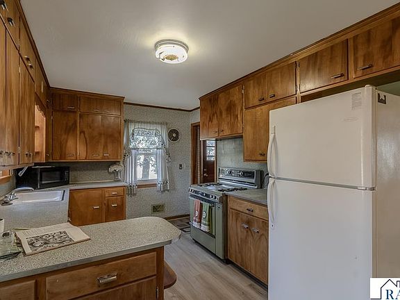 5th image of 431 W Humphrey St
