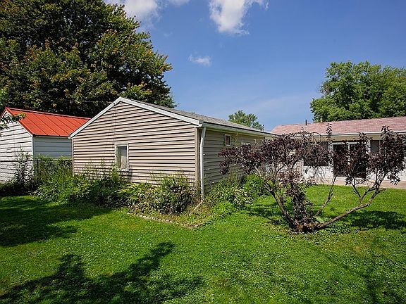 3rd image of 2904 Riverview Ln