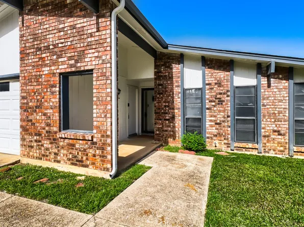 2611 Ridgemoor Ct, Arlington, TX 76016