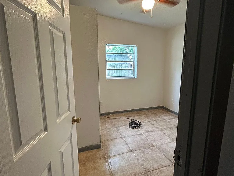706 Thalia Dr — Photo 5