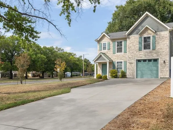 1220 W 21st St, Lawrence, KS 66046
