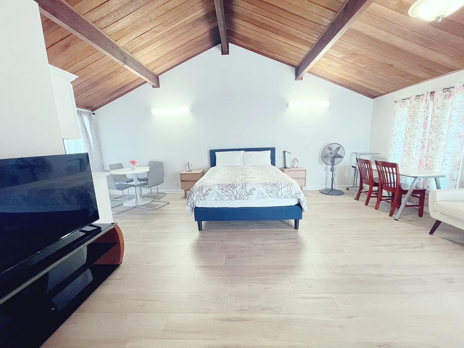 1 bed, 550 sqft, $2,300 — Photo 1
