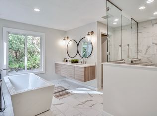 10 S Deep Lake Rd, North Oaks, MN 55127