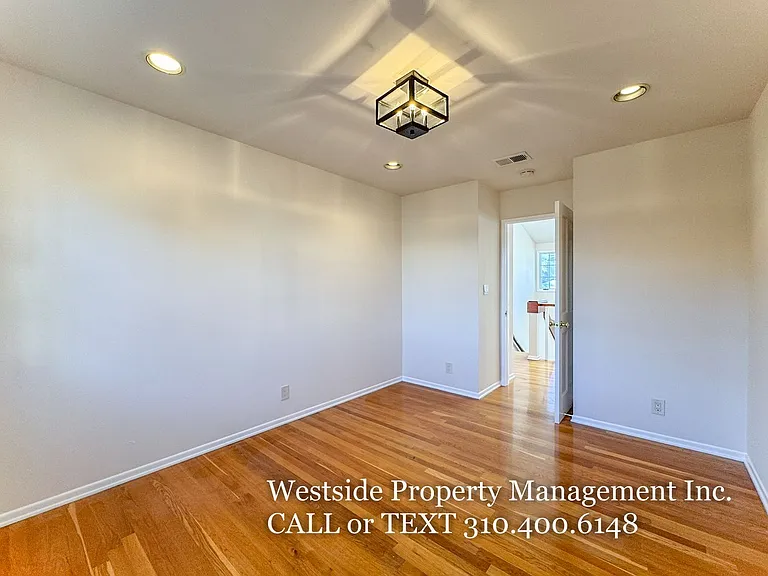 2445 22nd St — Photo 34