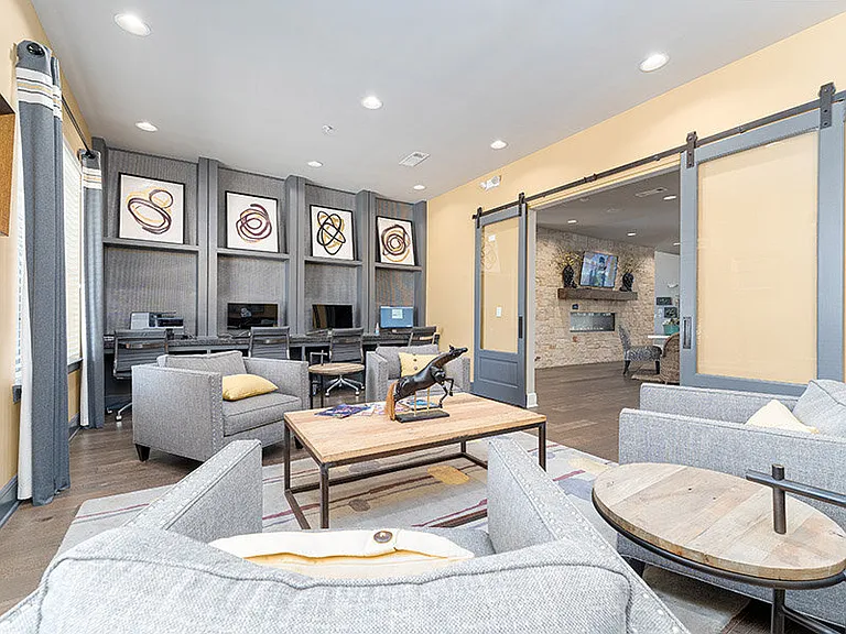 Cascadia Apartments — Photo 33