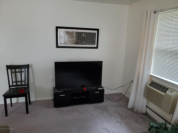 4th image of 62 Kennedy Dr #B