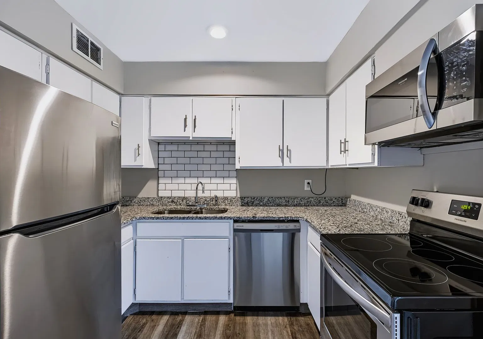 Updated 2BR/1.5BA Condo in South Nashville Washer & Dryer Included! close to Brentwood! — Photo 4