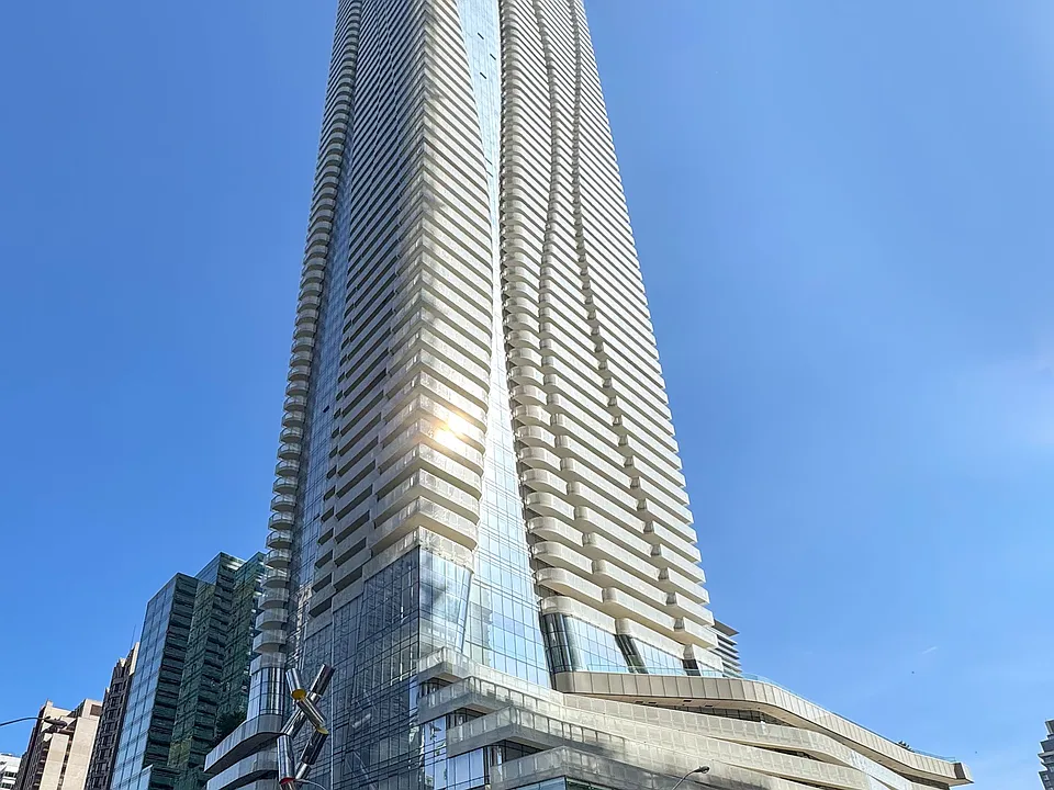 1 Bloor St E #6107