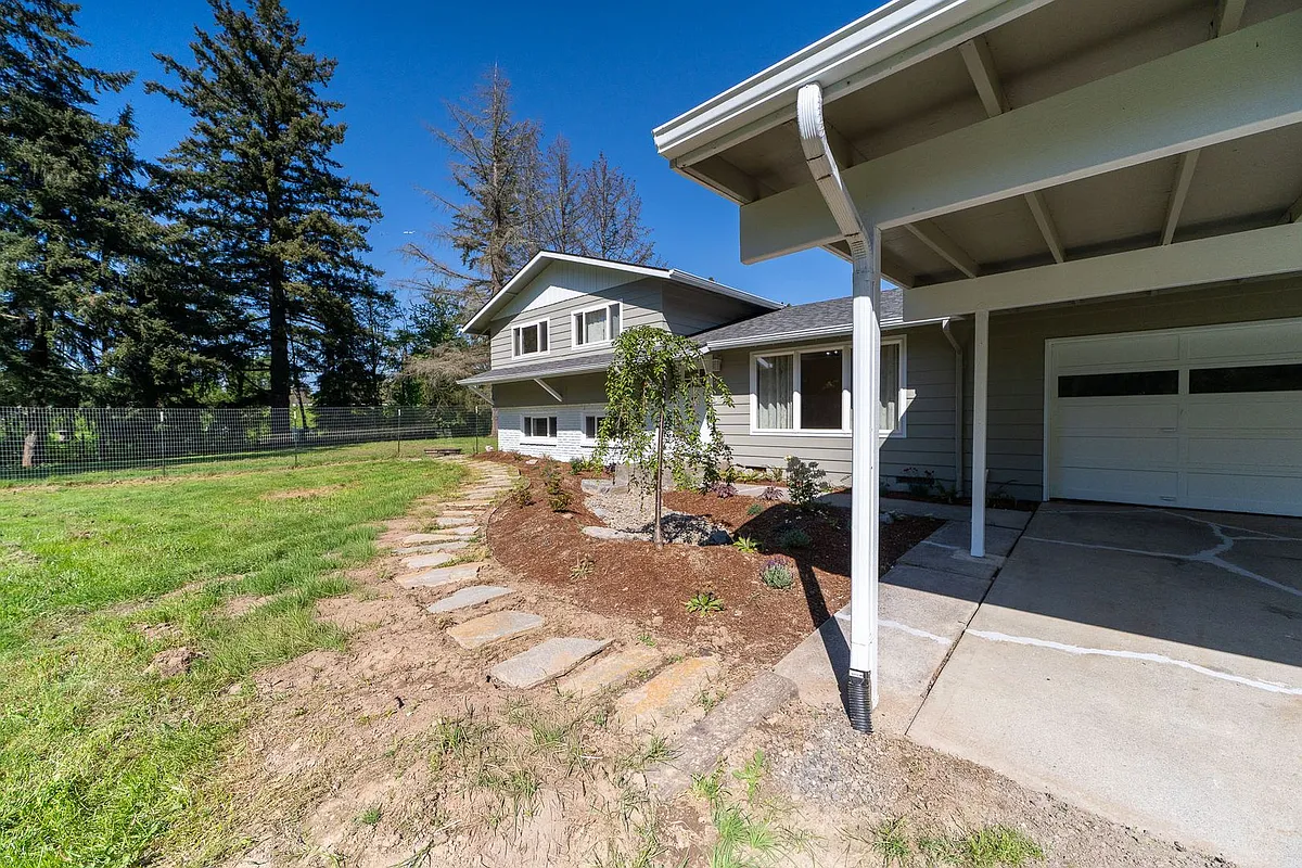 Building Photo - 7700 SE 262nd Ave