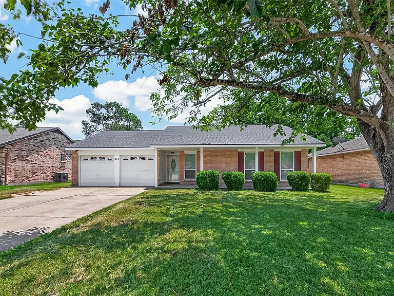 313 Stratmore Dr — Photo 2