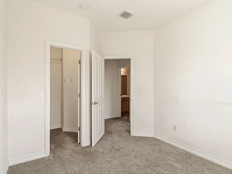 9219 Kornbrust Cir — Photo 33