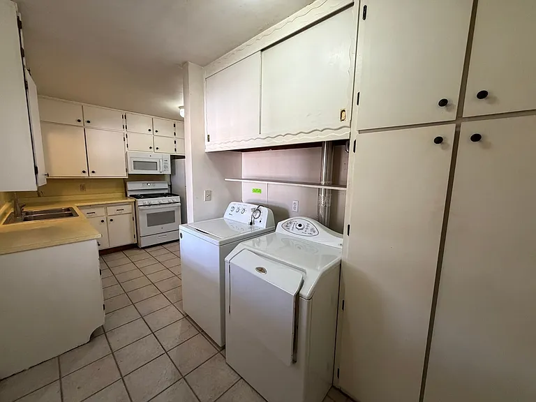 1801 Palomas Dr NE — Photo 17