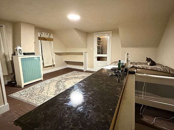 4th image of 710 E Broad St APT 2