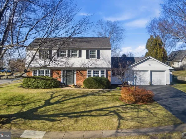 12824 Melville Ln, Fairfax, VA 22033