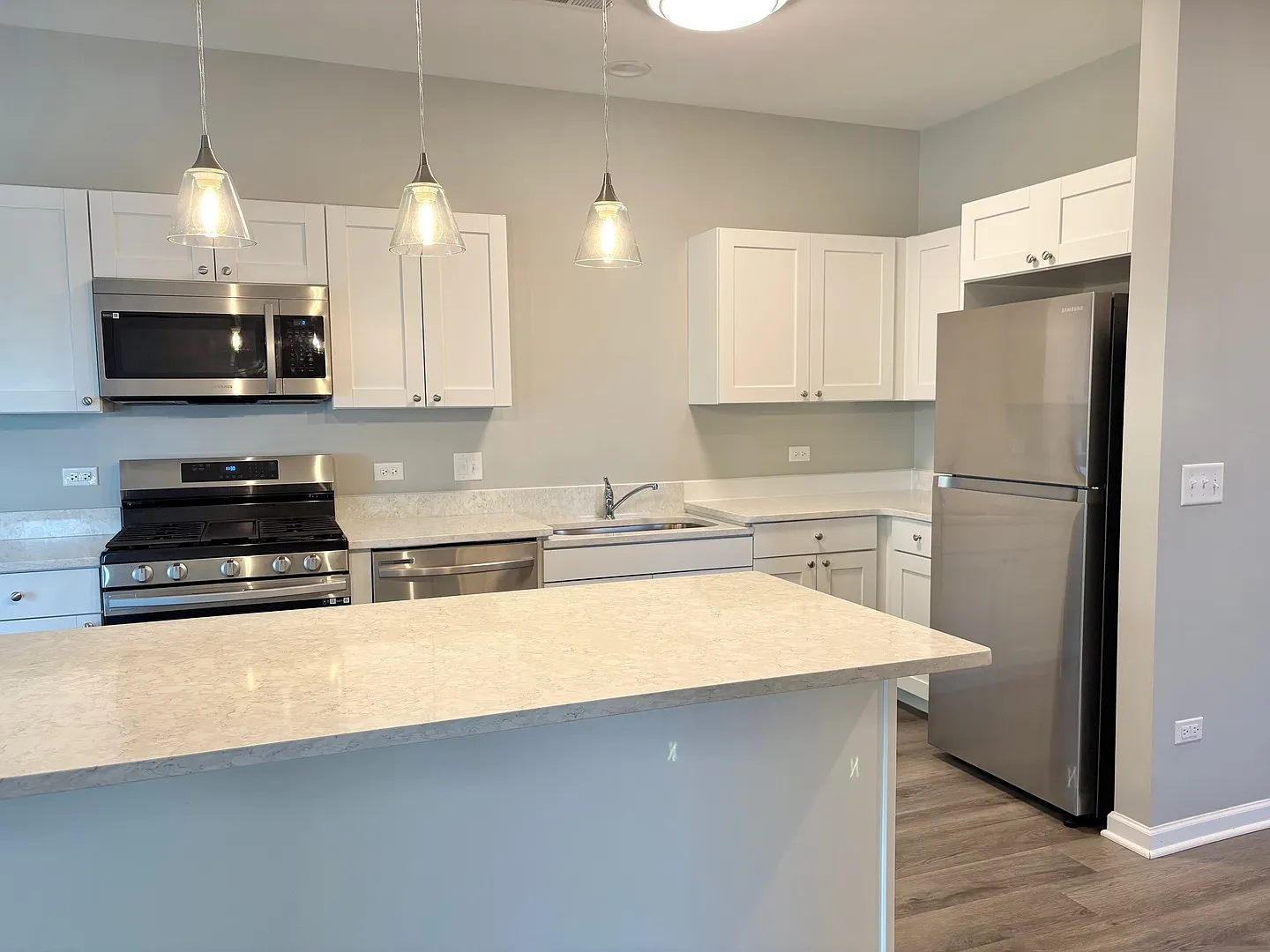 2 bed, 1008 sqft, $2,055 — Photo 3
