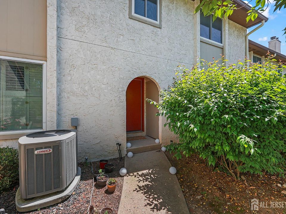 1st image of 81 Thoreau Dr