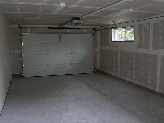 3rd image of 811 Mark St