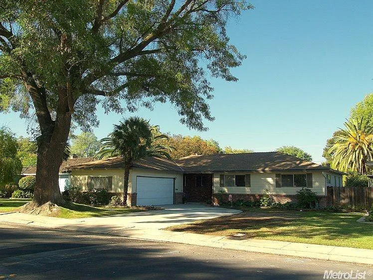 2005 Sherwood Ave photo 1