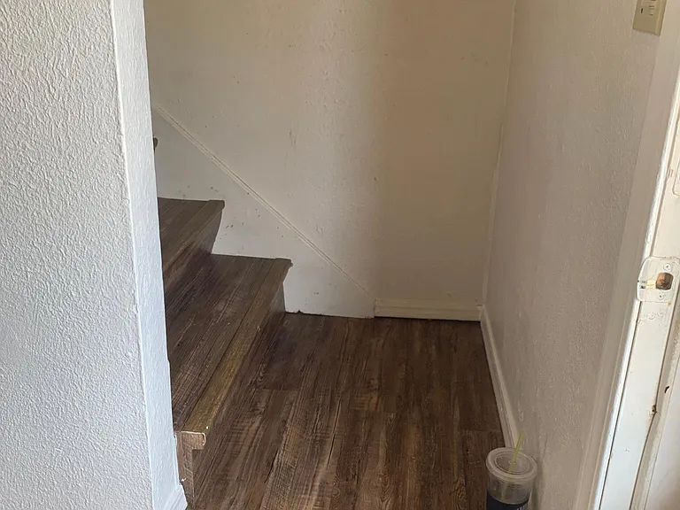 Entrance to the second floor