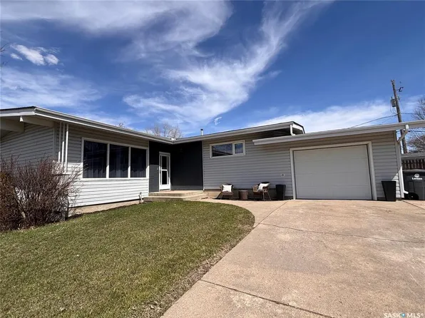 6 Churchill PLACE, Kindersley, SK S0L 1S0