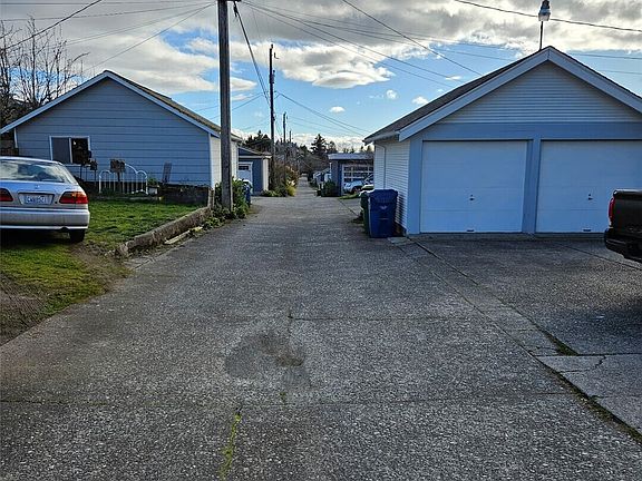 5th image of 5912 45th Avenue SW