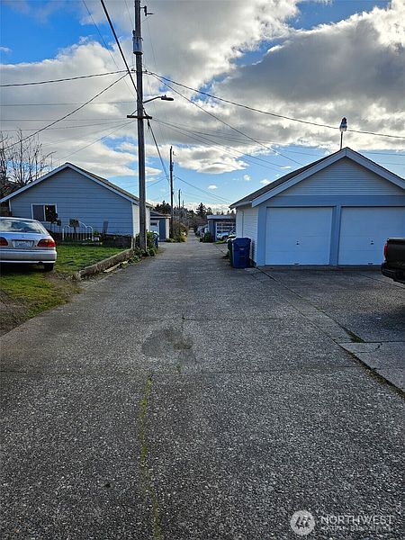 5th image of 5912 45th Avenue SW