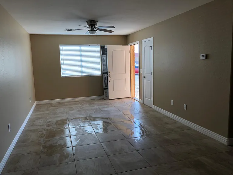 12985 S Laredo Rd — Photo 2