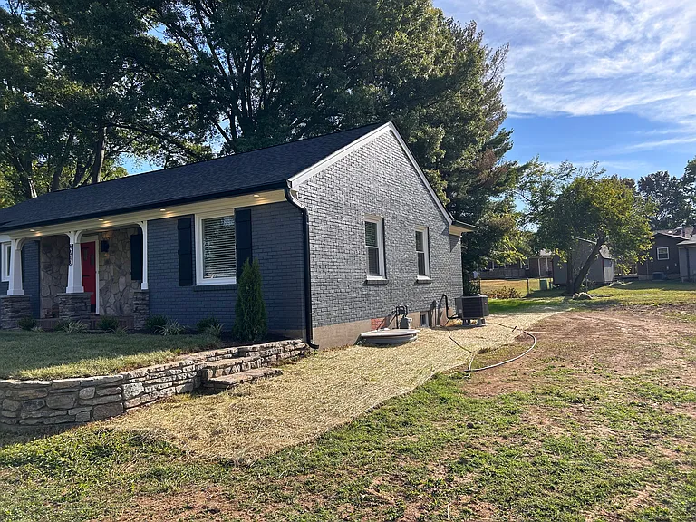2713 Six Mile Ln — Photo 7