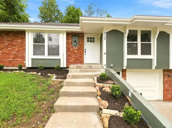 838 NW 69th Pl, Kansas City, MO 64118