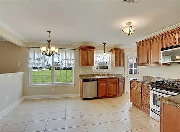 2nd image of 2905 Bradbury Dr