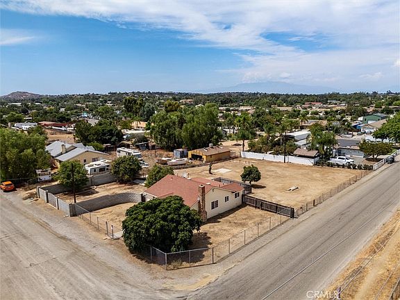 4th image of 19482 Ray Ave