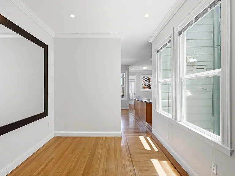 1818 Taylor St — Photo 7