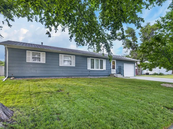 825 16 1/2 St NE, Jamestown, ND 58401