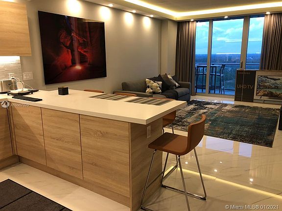 3rd image of 16385 Biscayne Blvd Unit 2005